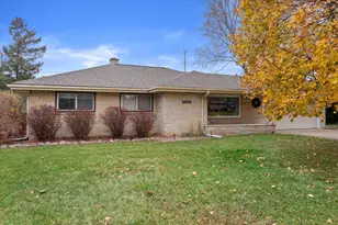 15620 W St Francis Dr, New Berlin, WI 53151 - Photo 3