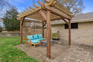 15620 W St Francis Dr, New Berlin, WI 53151 - Photo 17