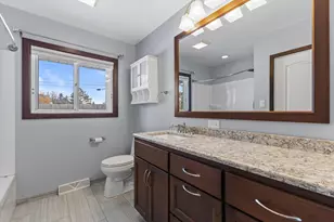 15620 W St Francis Dr, New Berlin, WI 53151 - Photo 11