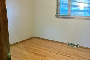 7424 S Chapel Dr, Oak Creek, WI 53154 - Photo 19