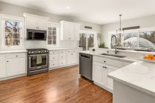 W290N4646 Cold Water Creek, Delafield, WI 53029 - Photo 5