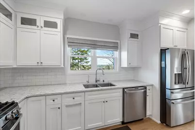 1050-1052  Arrowhead Rd, Grafton, WI 53024 - Photo 5