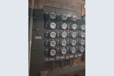 915 N 24th St, Milwaukee, WI 53233 - Photo 27