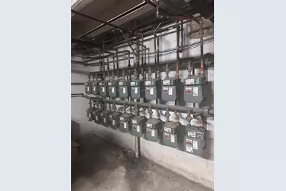 915 N 24th St, Milwaukee, WI 53233 - Photo 25