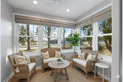 1052  Arrowhead Rd, Grafton, WI 53024 - Photo 11