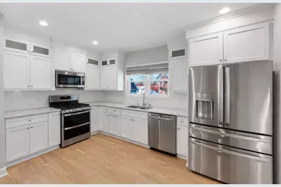 1052  Arrowhead Rd, Grafton, WI 53024 - Photo 5