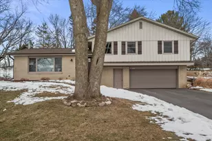 N2W27474 Arrowhead Trail, Pewaukee, WI 53188 - Photo 3