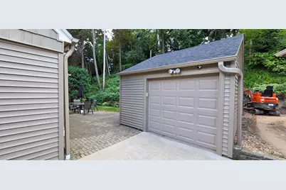 1291  Martha Washington Dr, Wauwatosa, WI 53213 - Photo 3