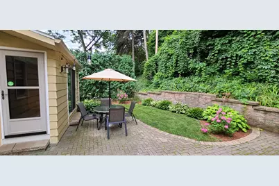 1291  Martha Washington Dr, Wauwatosa, WI 53213 - Photo 5