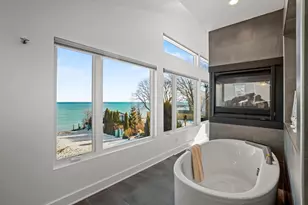 2533 Lakeshore Dr, Sheboygan, WI 53081 - Photo 5