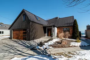 2533 Lakeshore Dr, Sheboygan, WI 53081 - Photo 25