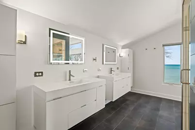 2533  Lakeshore Dr, Sheboygan, WI 53081 - Photo 21