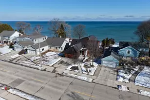 2533 Lakeshore Dr, Sheboygan, WI 53081 - Photo 17