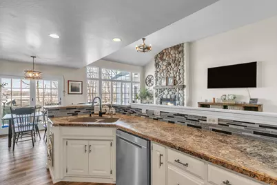 633 S Neumeyer Ln, Rockland, WI 54110 - Photo 7