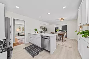 11737 N Ridgeway Ave, Mequon, WI 53097 - Photo 9