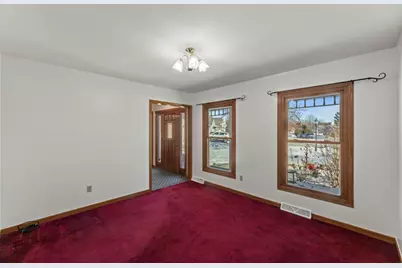 243  Royal Oak Ct, Pewaukee, WI 53072 - Photo 17