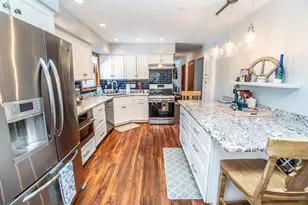 1574 Parkway Dr, Port Washington, WI 53074 - Photo 7