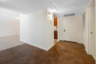 945 W Heritage Ct, Mequon, WI 53092 - Photo 7