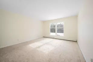 945 W Heritage Ct, Mequon, WI 53092 - Photo 9