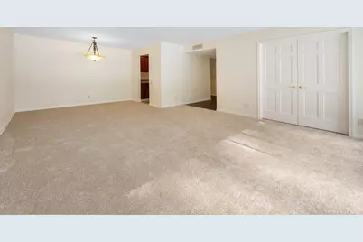 945 W Heritage Ct #104, Mequon, WI 53092 - Photo 5