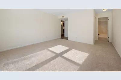 945 W Heritage Ct #104, Mequon, WI 53092 - Photo 11