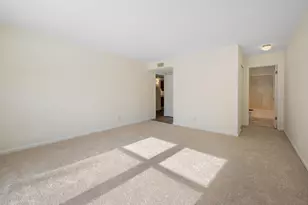 945 W Heritage Ct, Mequon, WI 53092 - Photo 11