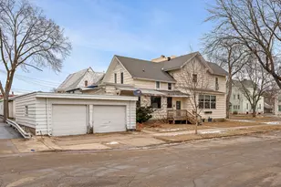 328 8th St, La Crosse, WI 54601 - Photo 3