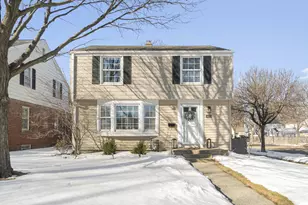 5281 N Kent Ave, Whitefish Bay, WI 53217 - Photo 1