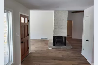 2465  Lionel Ct, Brookfield, WI 53045 - Photo 3