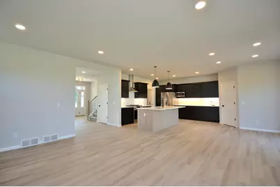 W199N5253  Ponderosa Ct, Menomonee Falls, WI 53051 - Photo 5