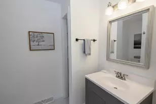 N24W24050 Brandon Oaks Dr, Pewaukee, WI 53072 - Photo 11