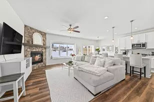 W73N1165 Augusta Ln, Cedarburg, WI 53012 - Photo 5