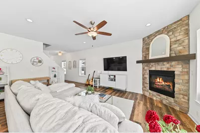 W73N1165  Augusta Ln, Cedarburg, WI 53012 - Photo 7