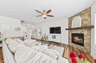 W73N1165 Augusta Ln, Cedarburg, WI 53012 - Photo 7