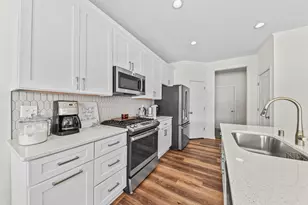 W73N1165 Augusta Ln, Cedarburg, WI 53012 - Photo 9