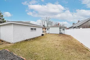 2207 Hamilton Ave, Racine, WI 53403 - Photo 33