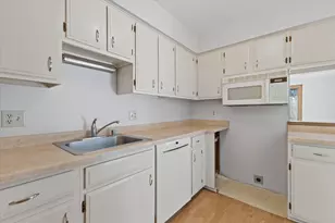 307 Cheviot Chase, Waukesha, WI 53186 - Photo 3