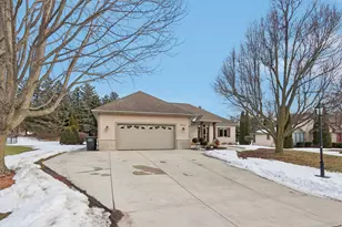 6748 S Yale Dr, Franklin, WI 53132 - Photo 3