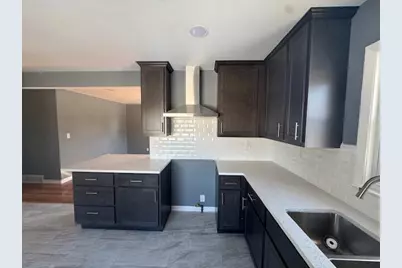 7720 W Bobolink Ave, Milwaukee, WI 53218 - Photo 9