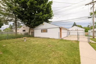 8220 W Keefe Ave, Milwaukee, WI 53222 - Photo 25