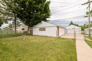 8220 W Keefe Ave, Milwaukee, WI 53222 - Photo 25