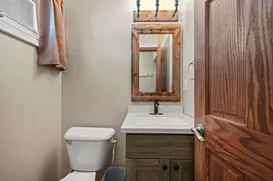 1523 Grandview Ct, Racine, WI 53139 - Photo 15