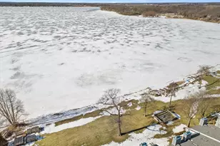 1523 Grandview Ct, Racine, WI 53139 - Photo 9