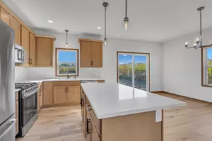 W1298 Floral Park Ln, Osceola, WI 53010 - Photo 5