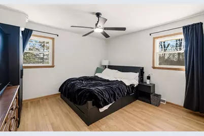 15613 W Riviera Dr, New Berlin, WI 53151 - Photo 9