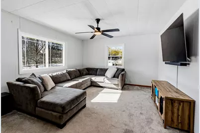 15613 W Riviera Dr, New Berlin, WI 53151 - Photo 13