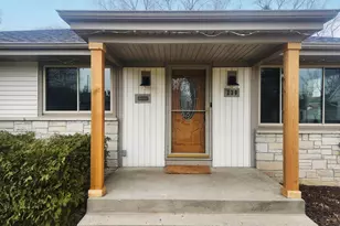 230 N 111th St, Wauwatosa, WI 53226 - Photo 39