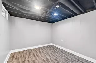 8526 W Villard Ave, Milwaukee, WI 53225 - Photo 15