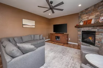 2014  Savannah Dr, Grafton, WI 53024 - Photo 9