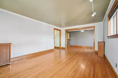 1983 N Summit Ave #34, Milwaukee, WI 53202 - Photo 9